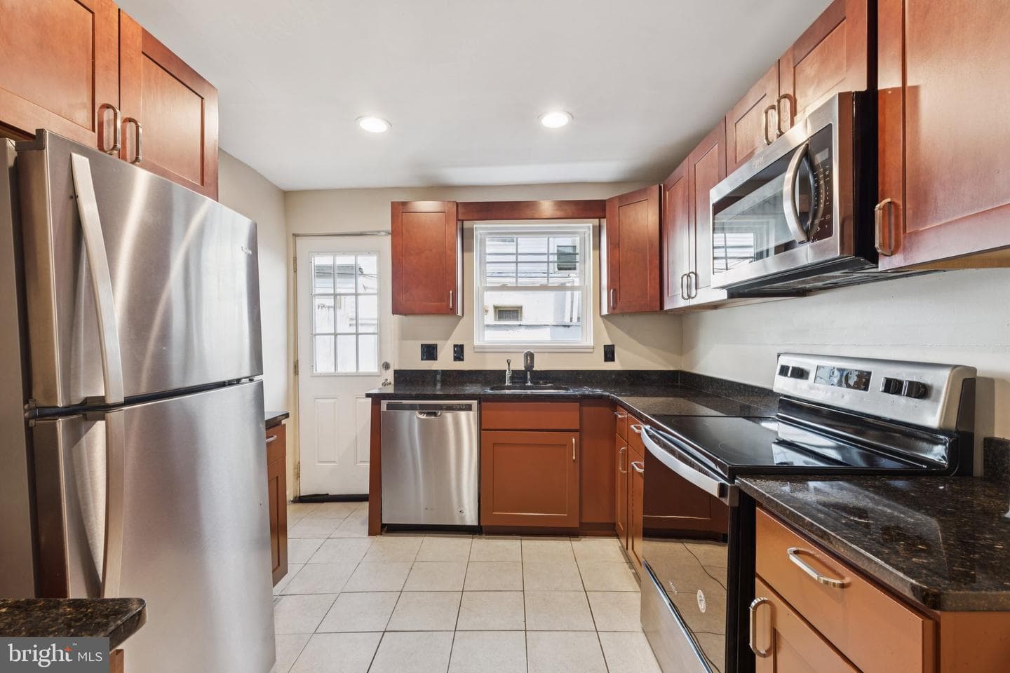 313 Daly Street photo 14