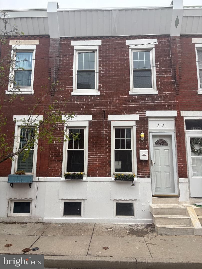 313 Daly Street photo 3