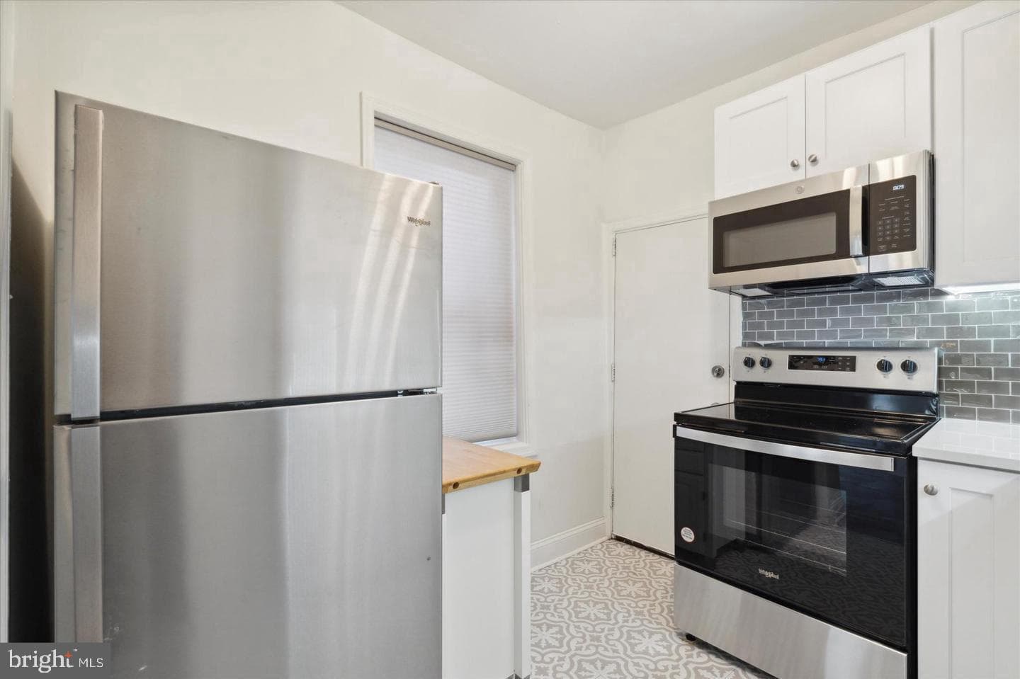 2431 W Seybert Street photo 8