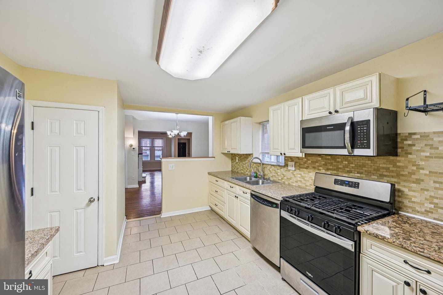 6231 Lansdowne Avenue photo 18