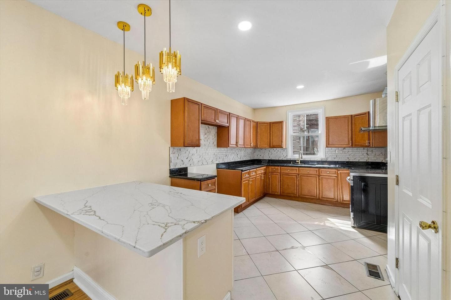 344 E Sheldon Street photo 11