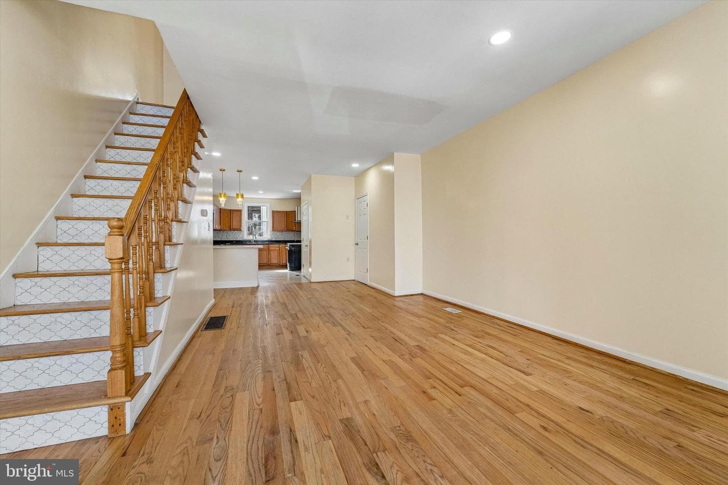 344 E Sheldon Street photo 6