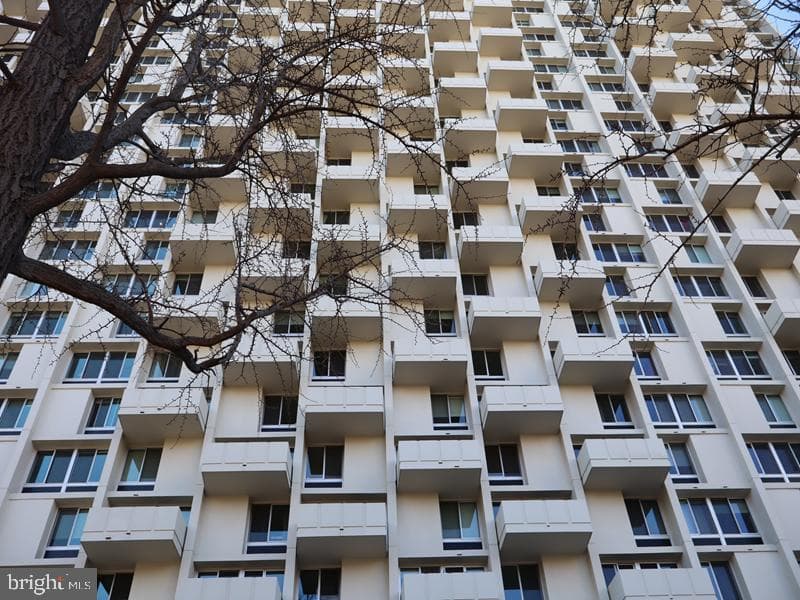 604 S Washington Sq # 2411, Philadelphia
