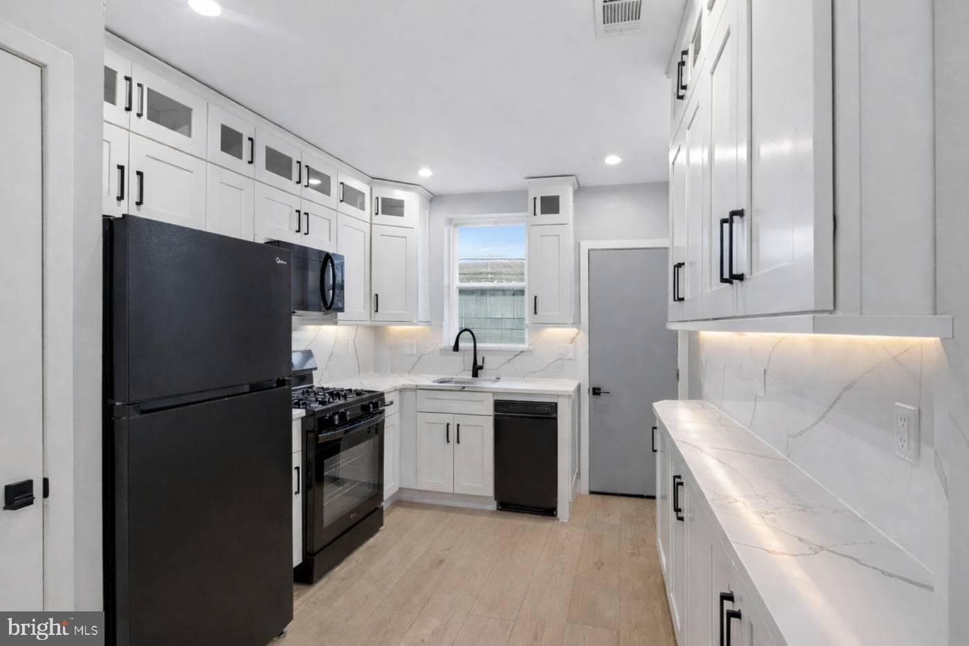 2224 S Opal Street photo 4