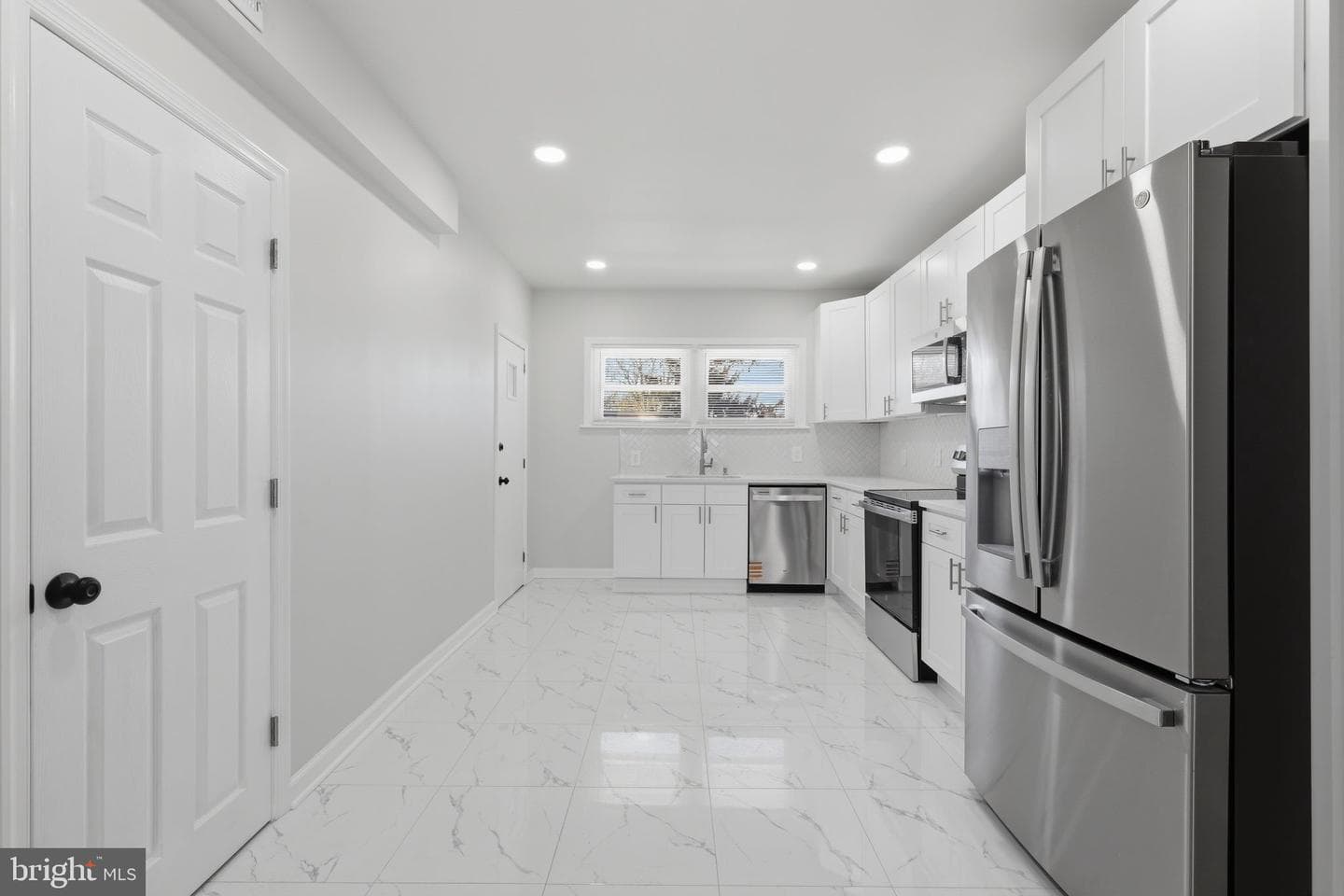 1916 W Nedro Avenue photo 12