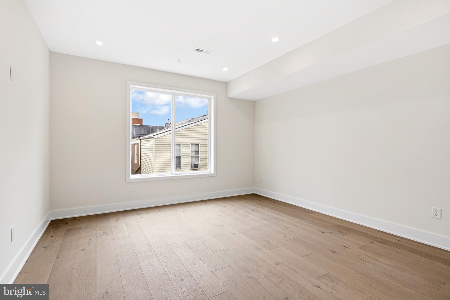 2665 Emerald Street photo 17