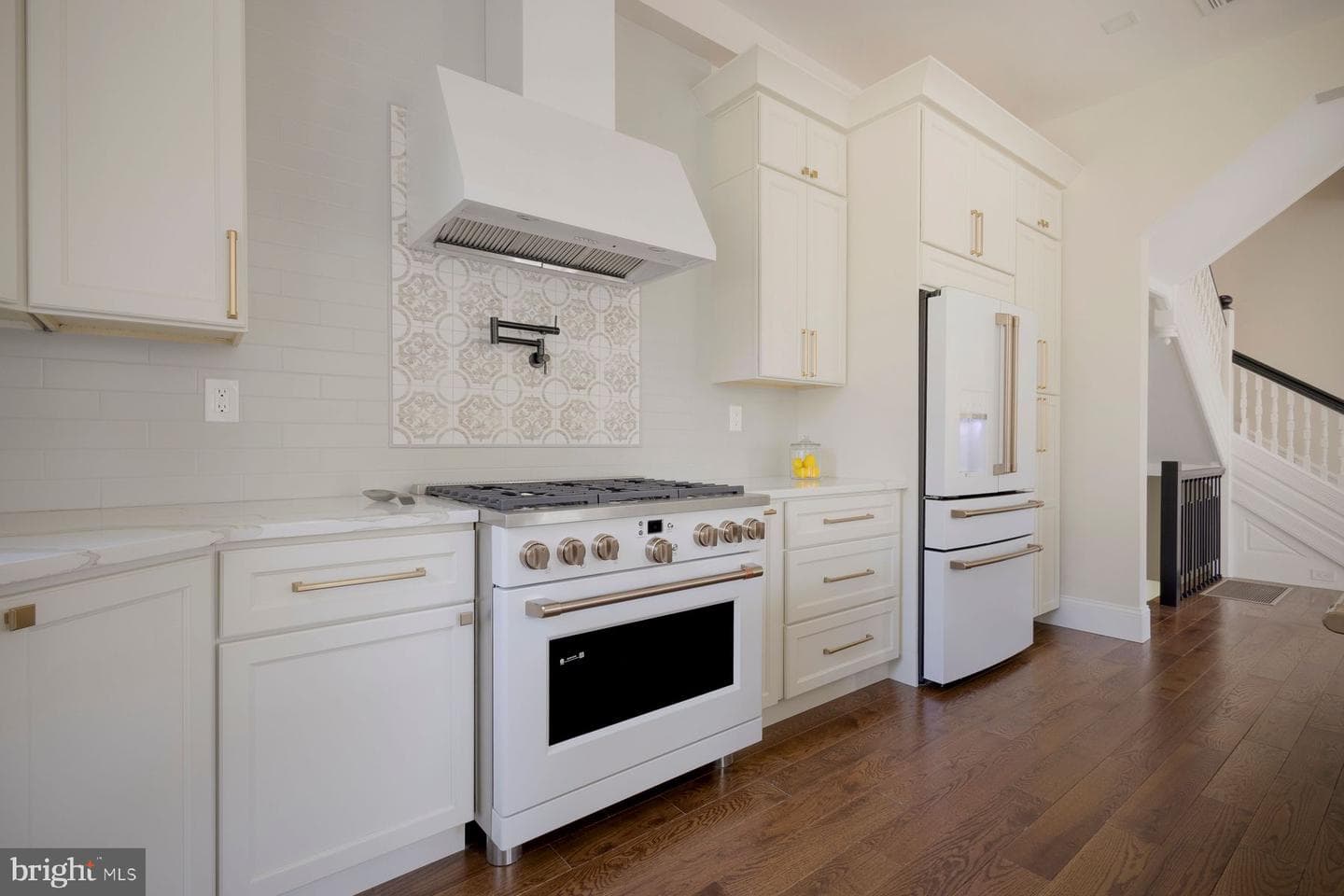 205 W Highland Avenue photo 12