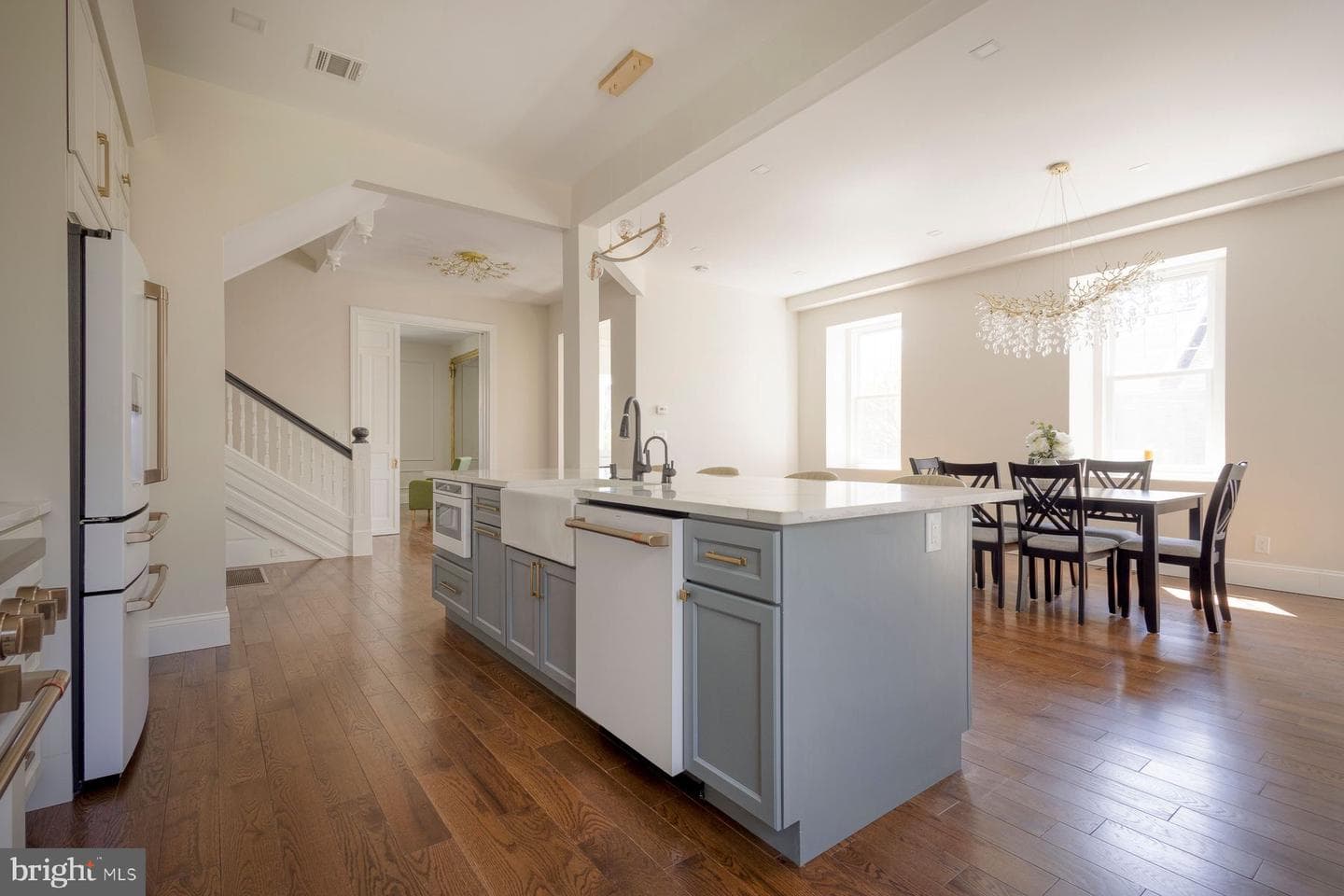 205 W Highland Avenue photo 13