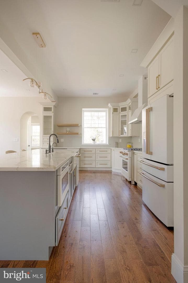 205 W Highland Avenue photo 16