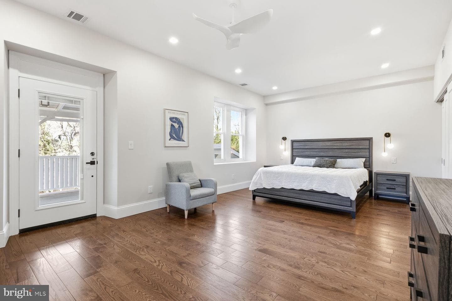 205 W Highland Avenue photo 32