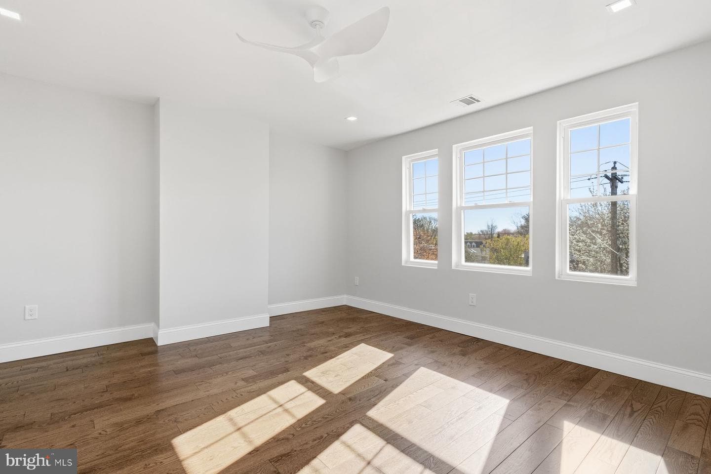 205 W Highland Avenue photo 42