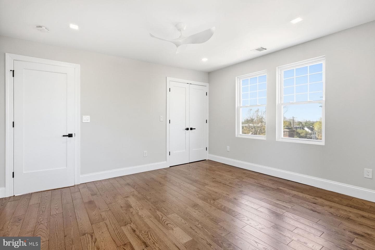 205 W Highland Avenue photo 43