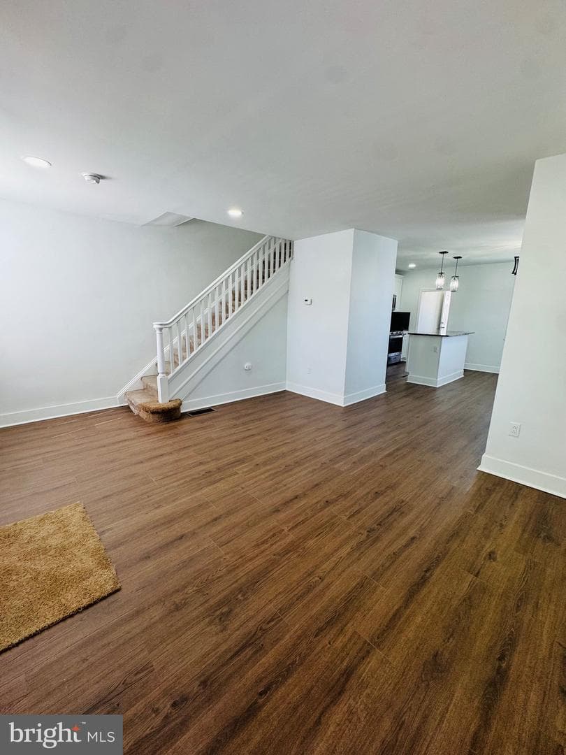 485 Robbins Street photo 4