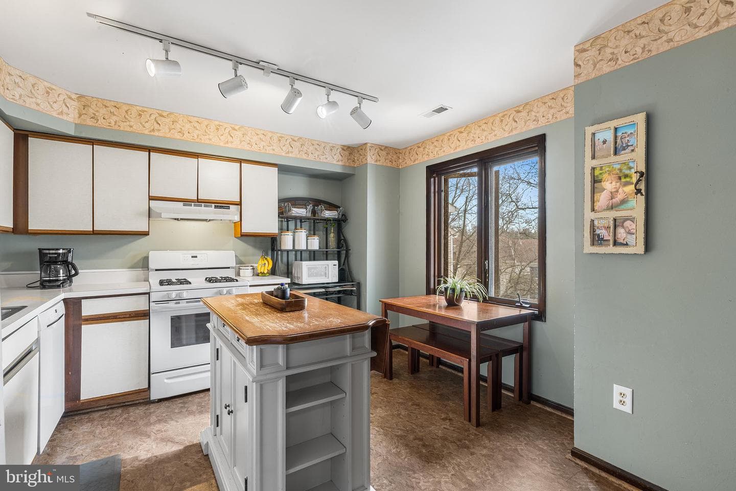 9019 Ayrdale Crescent #48a photo 8