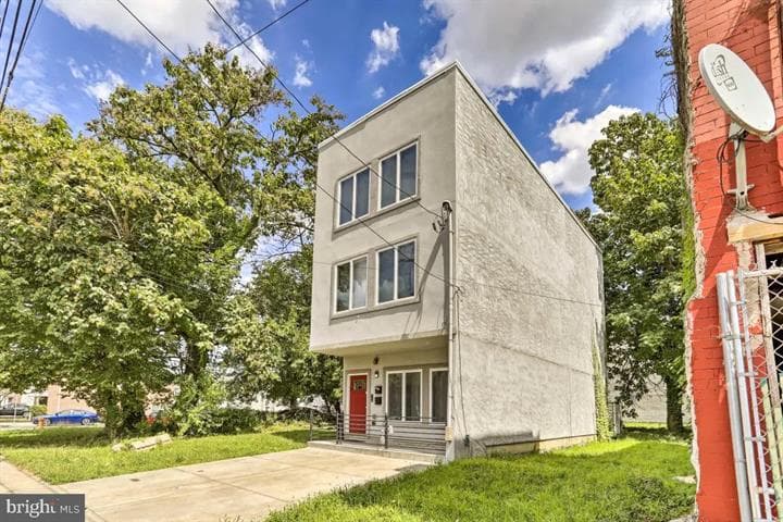 679 N 11th St # A photo 2