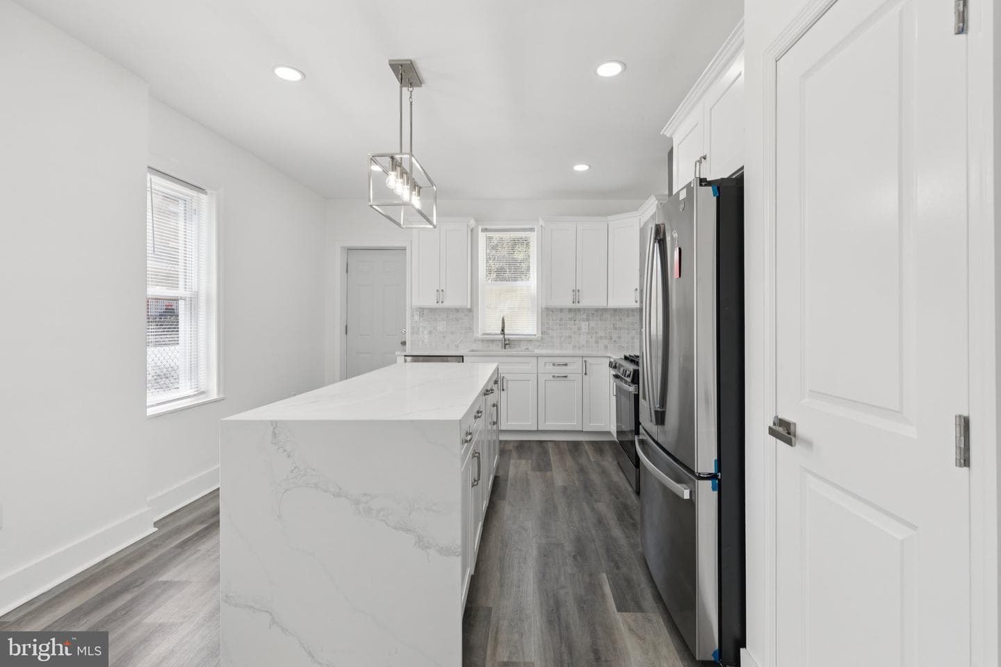 5914 N Norwood Street photo 20