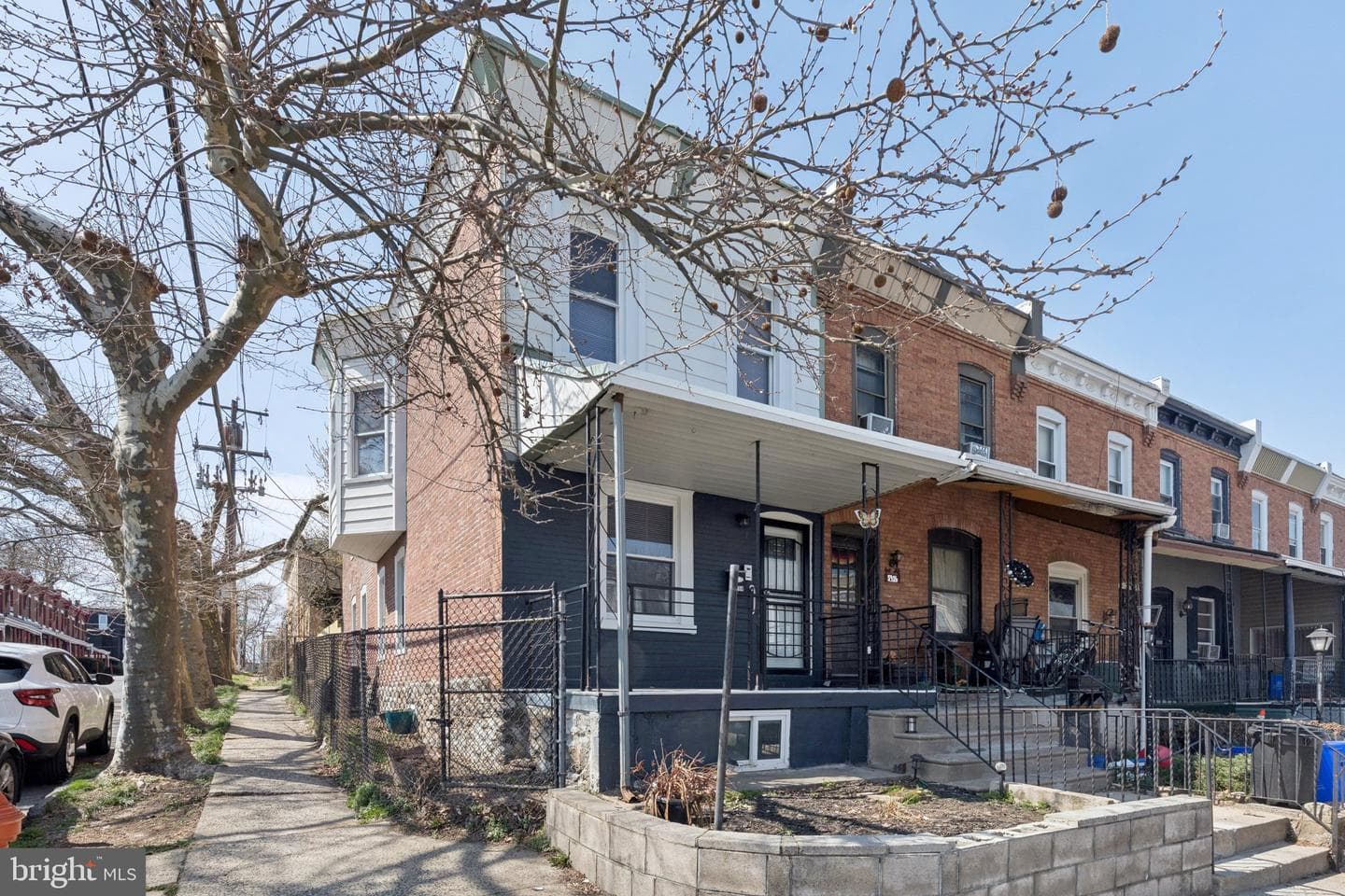 5914 N Norwood Street photo 4