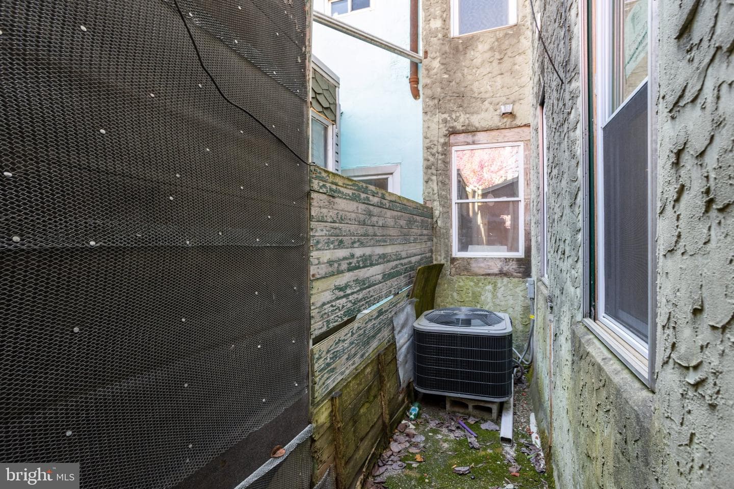 2526 Coral St photo 9