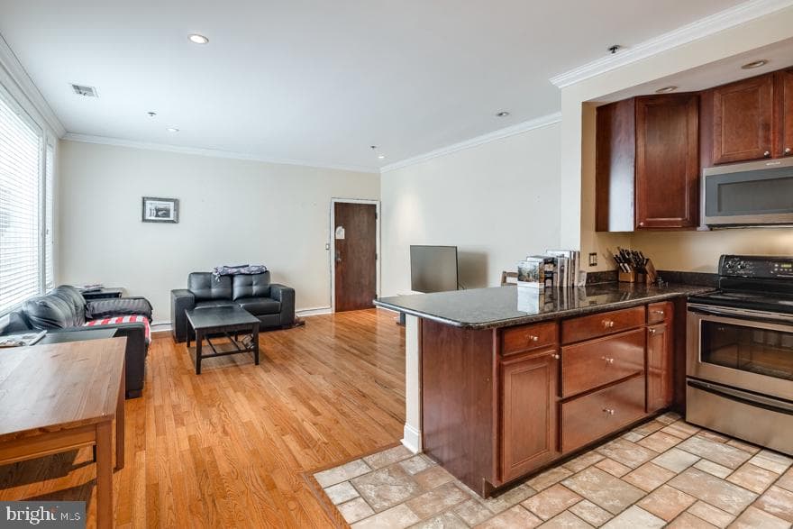 627-37 N 18th Street #208 photo 3