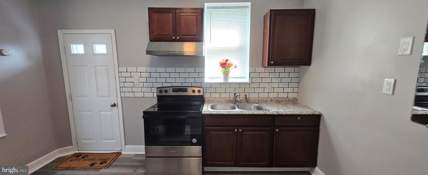 628 Martin Street photo 11