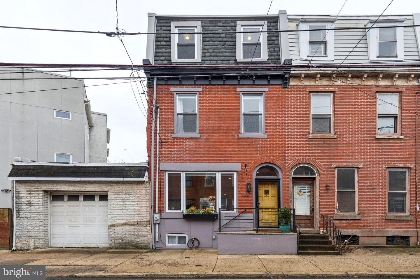 858 E Thompson Street photo 2