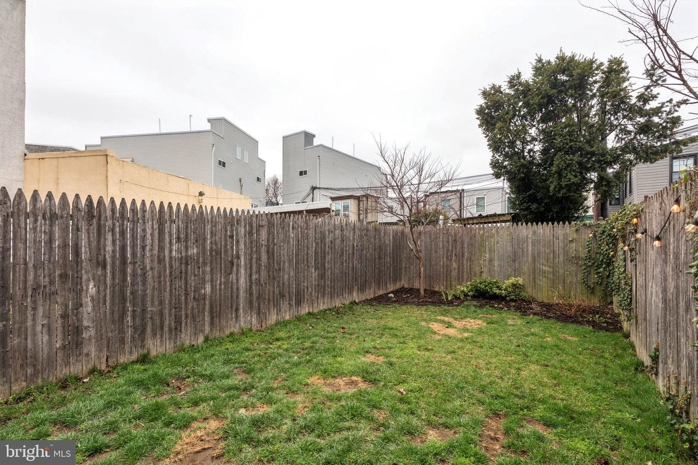 858 E Thompson Street photo 46