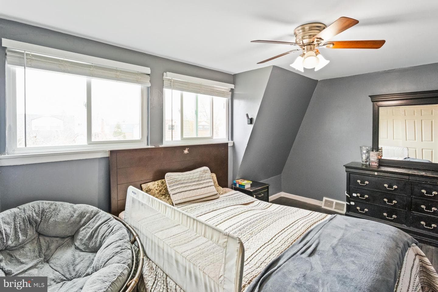 1043 Foster Street photo 16