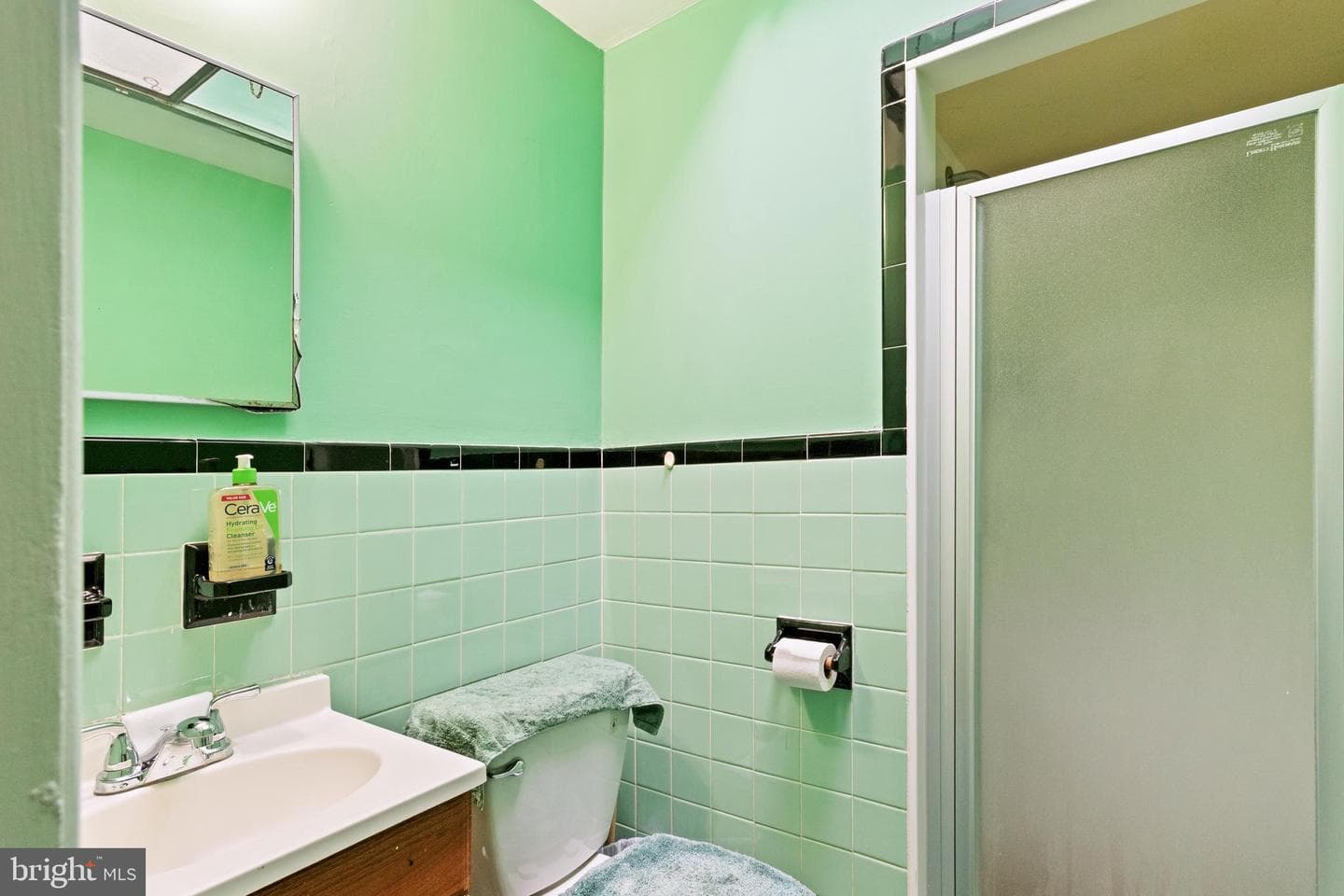 1043 Foster Street photo 18