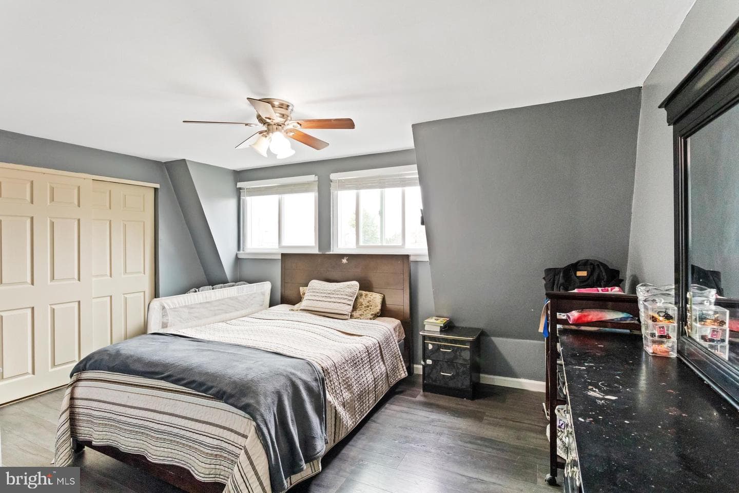 1043 Foster Street photo 19