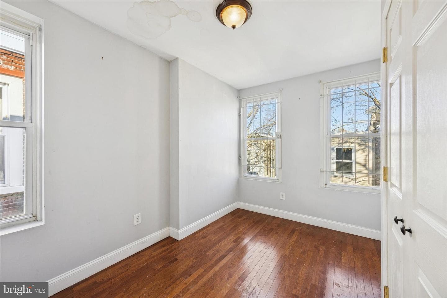 1625 Edgley St photo 8