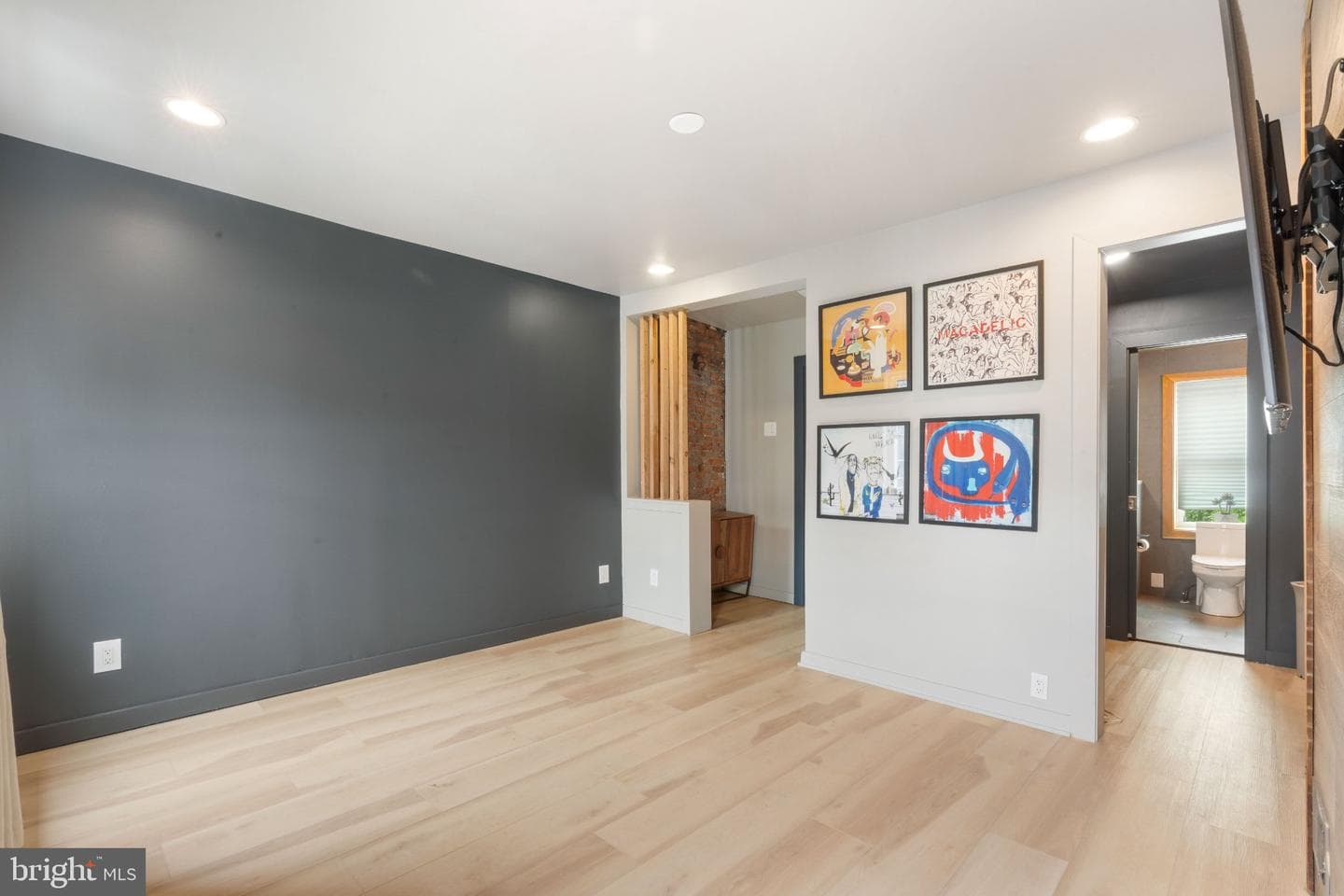 1932 E York Street photo 34