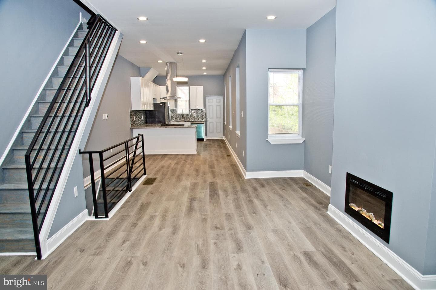 3137 Clifford Street photo 11