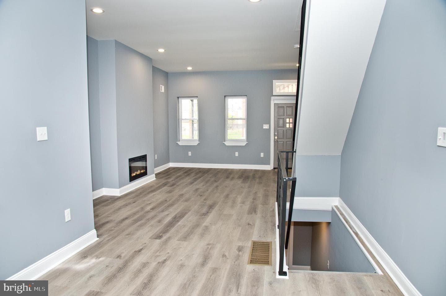 3137 Clifford Street photo 18