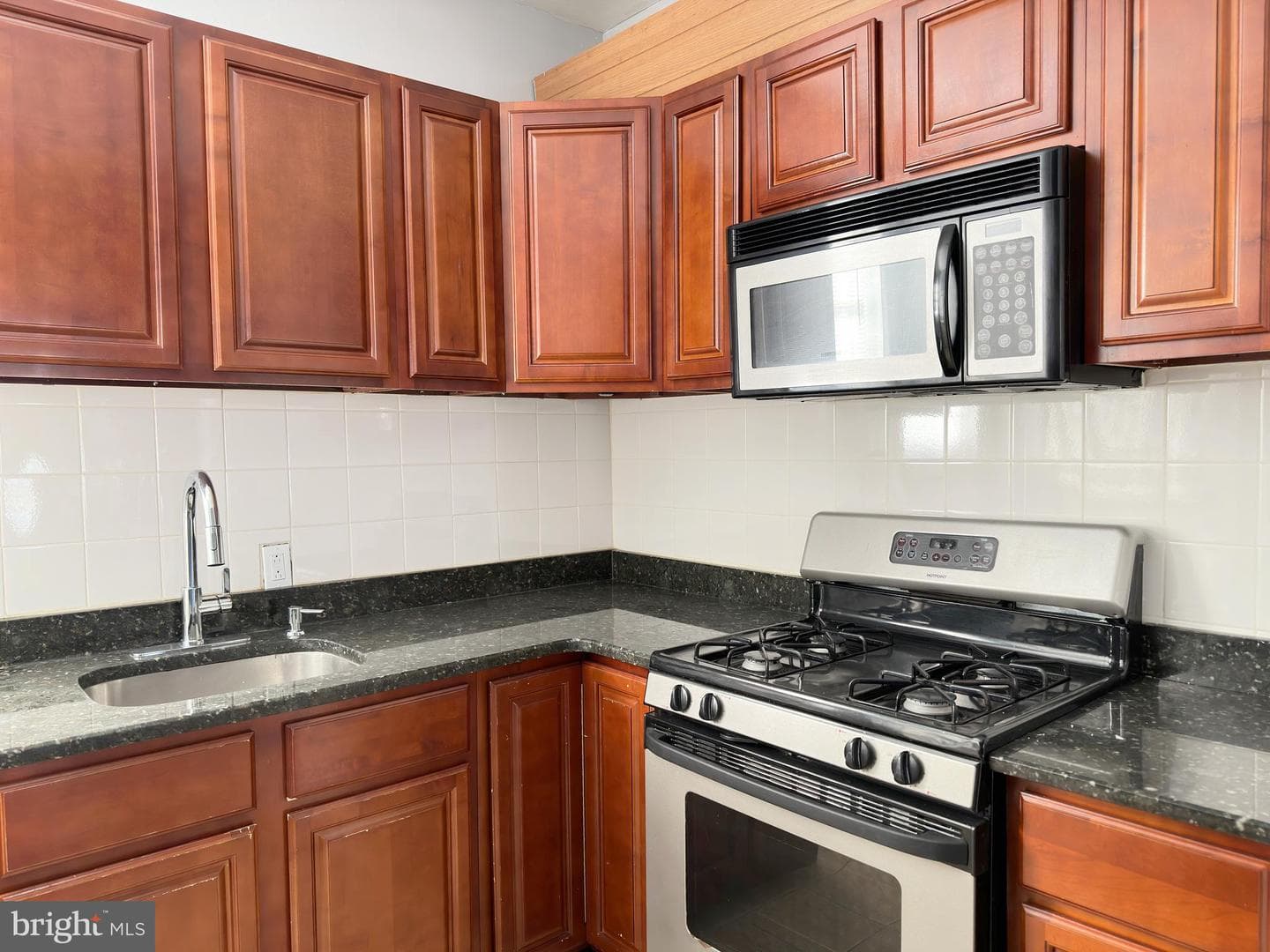 338 Snyder Avenue photo 11