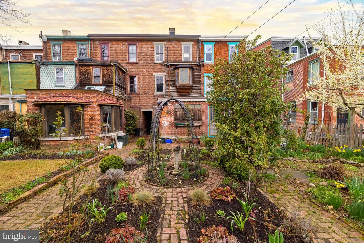54 W Penn Street photo 27