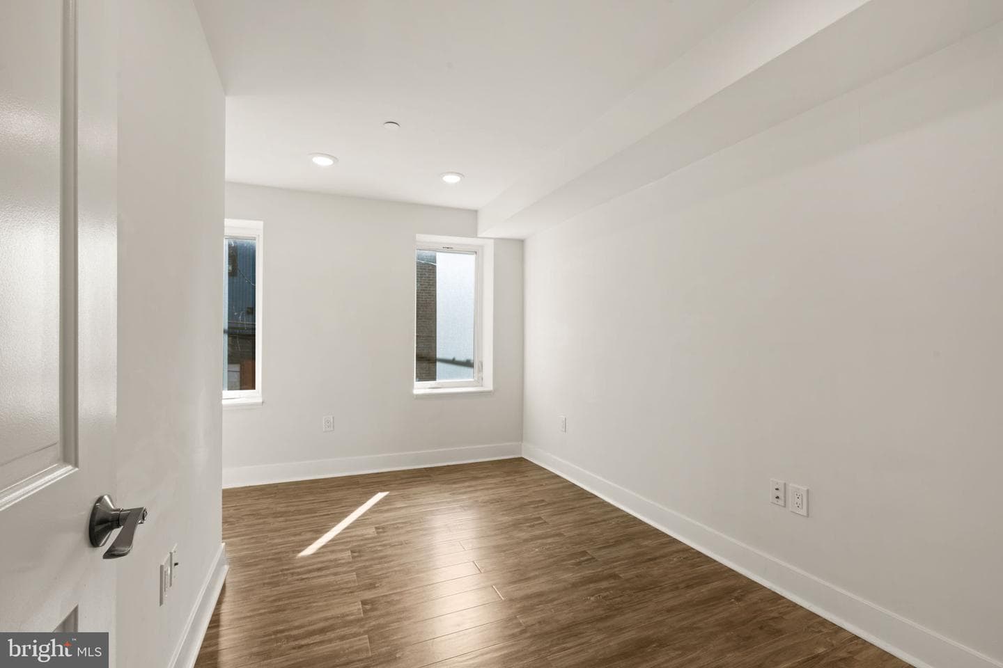 1752 Waterloo Street photo 21