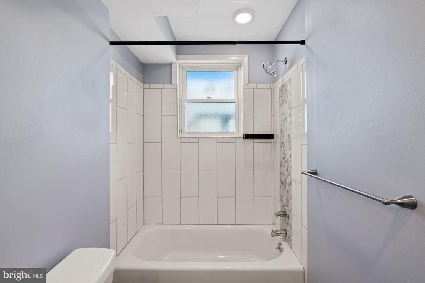 1752 Waterloo Street photo 26