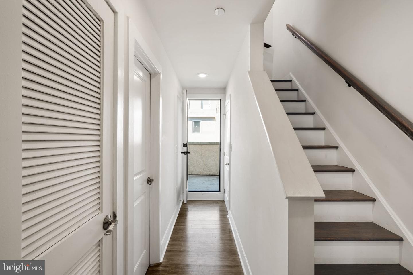 1752 Waterloo Street photo 28