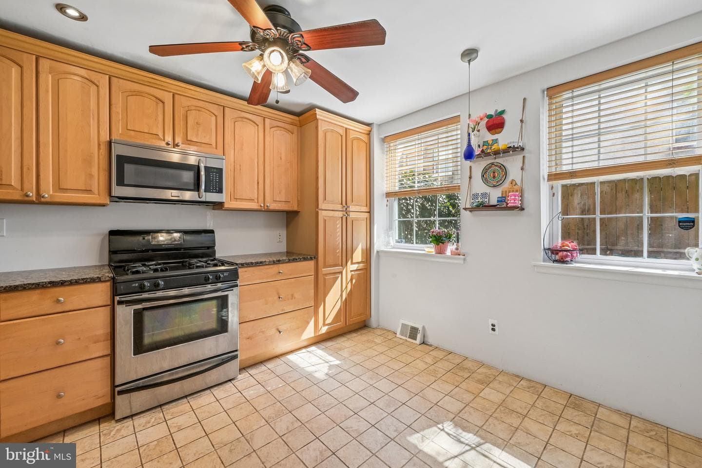 335-337r Poplar Street photo 7