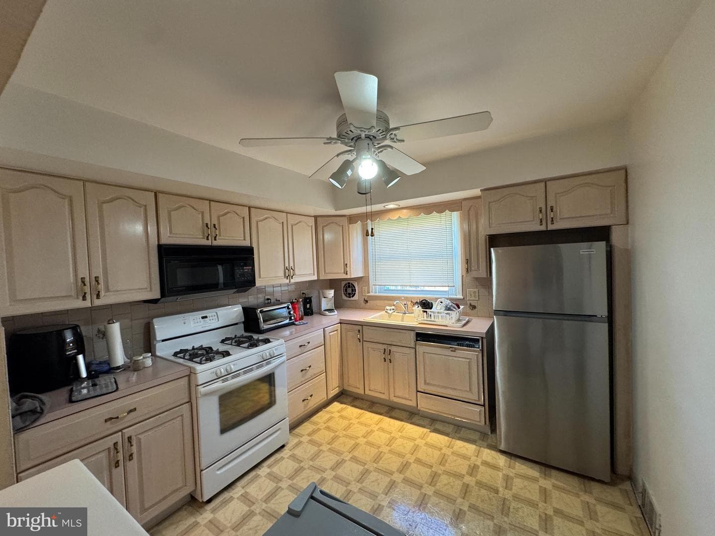 1149 Glenn Street photo 5