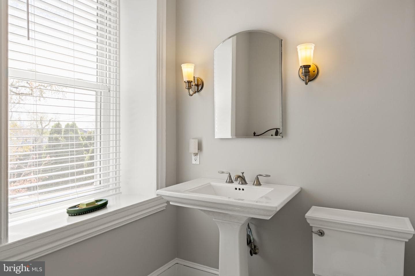 3534 Ainslie Street photo 58