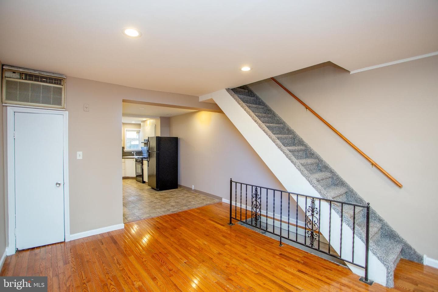 2418 S Alder Street photo 8