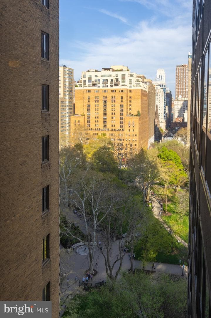 224 W Rittenhouse Square #1704 photo 2