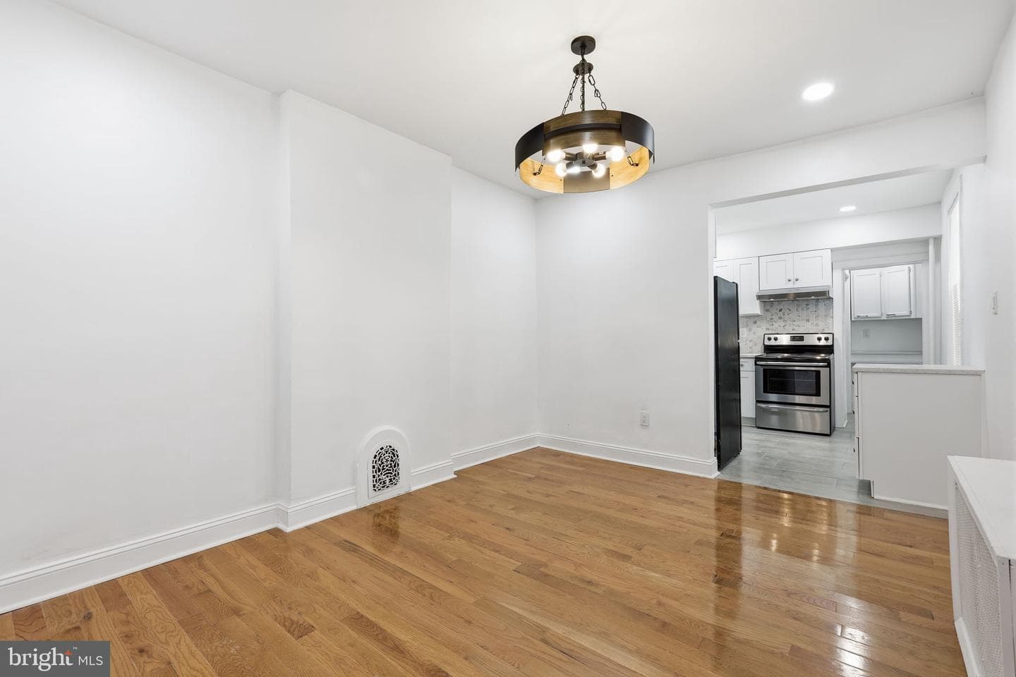 2024 W Berks Street photo 6