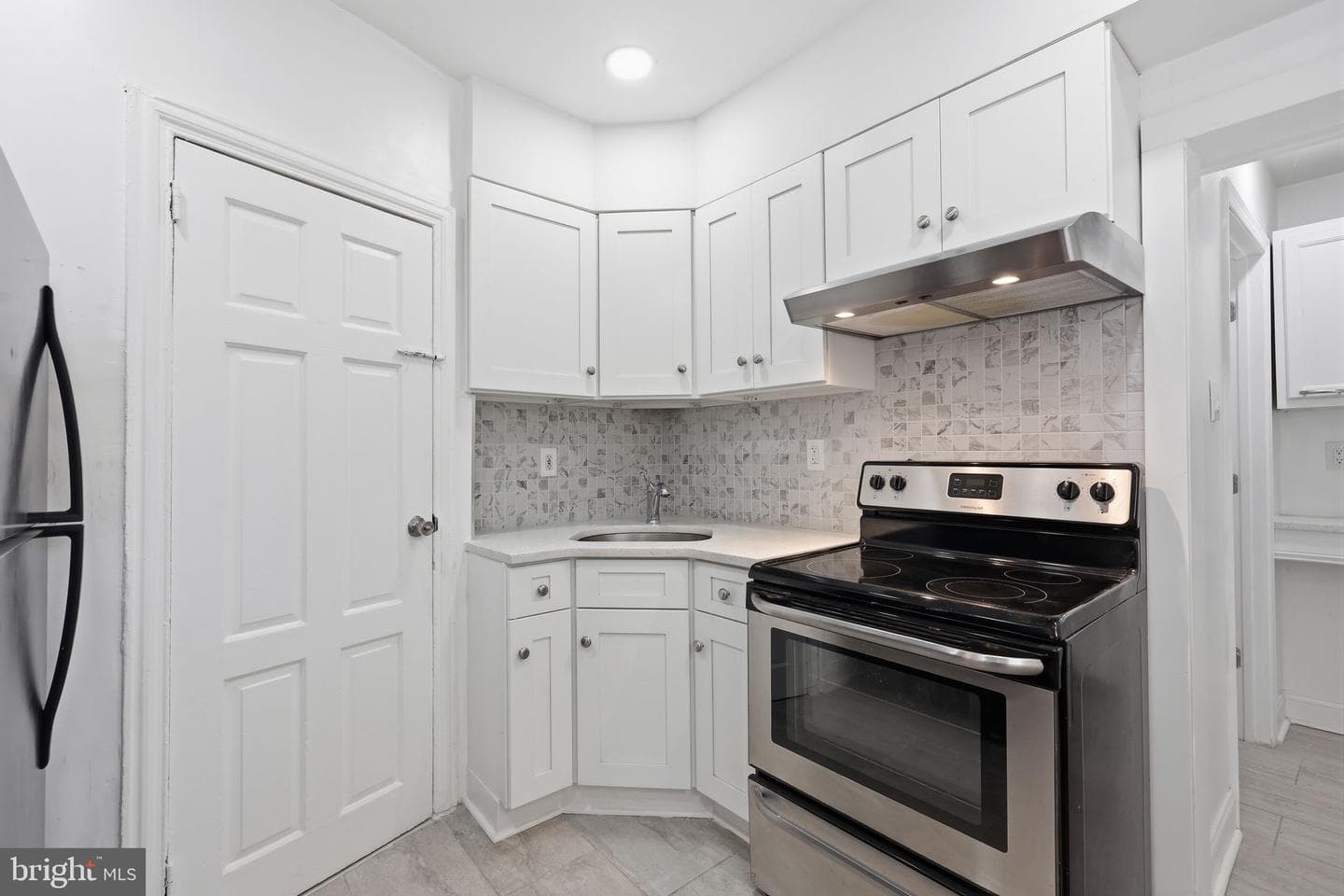 2024 W Berks Street photo 8