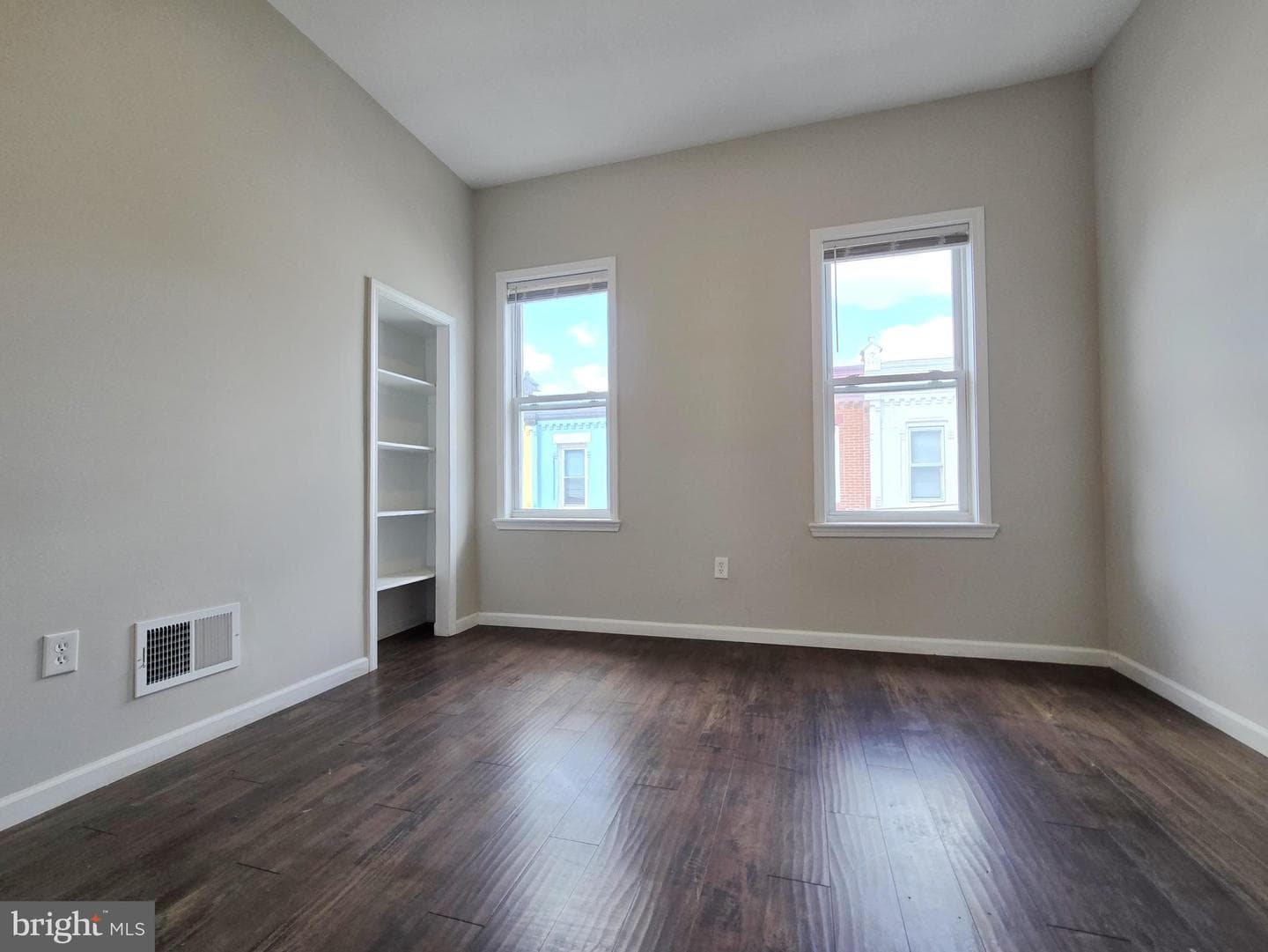 1737 N Dover Street photo 16