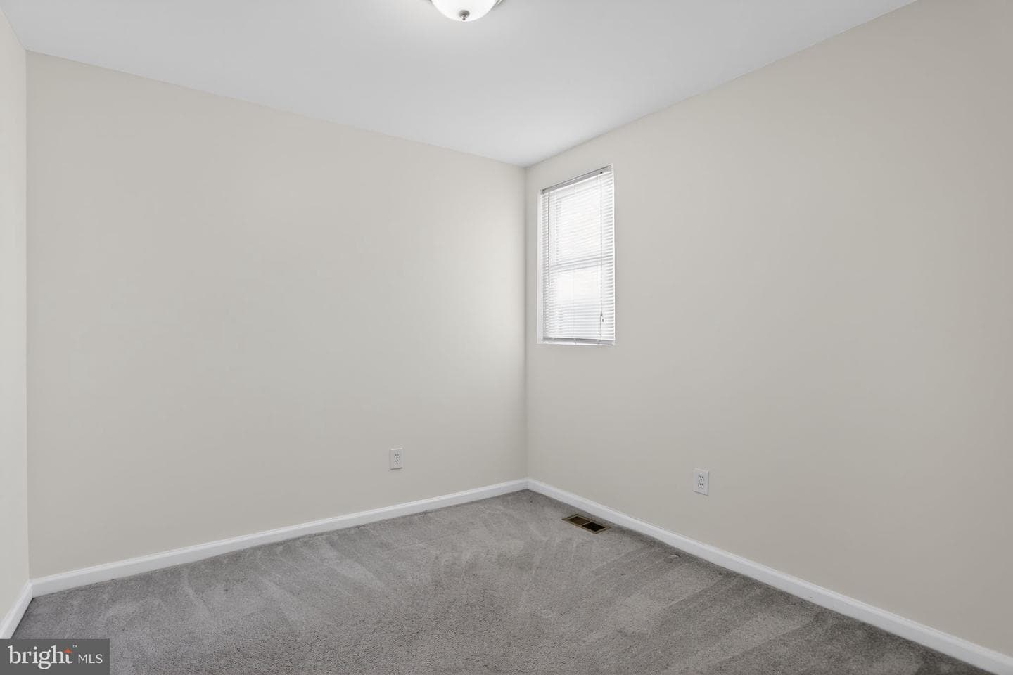 1409 E Weaver Street photo 14
