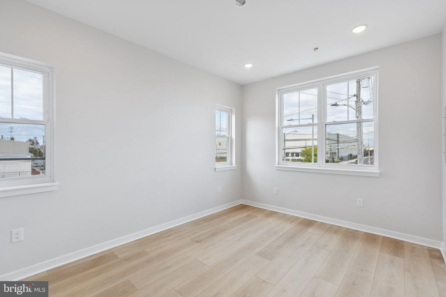 2800 Bridge Street photo 33