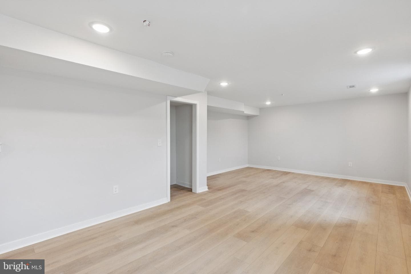 2800 Bridge Street photo 41
