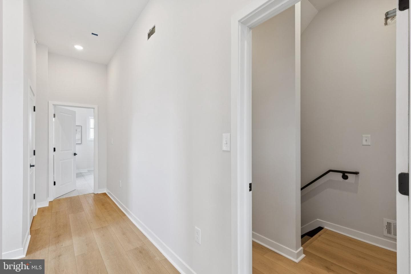 2800 Bridge Street photo 46